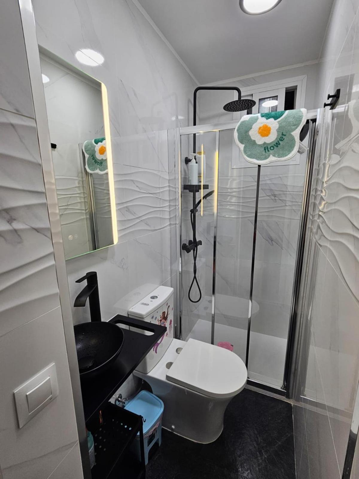 Habitacion Doble Con Bano Privado لوسبيتاليت دي يوبريغات المظهر الخارجي الصورة